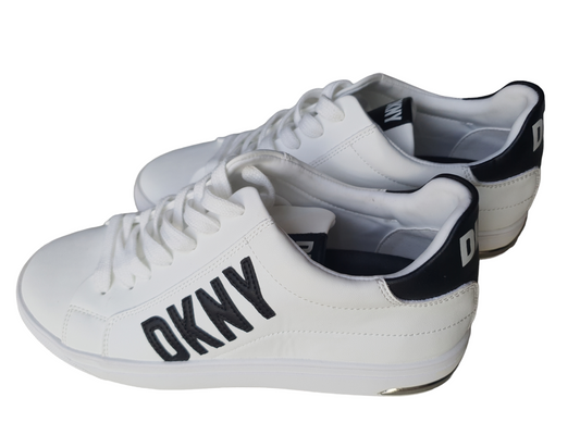 Tenis casual para dama DKNY color blanco vivos en negro num. 8USA